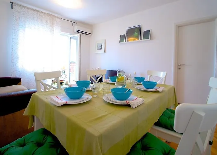 Luxe 3br Apartament *